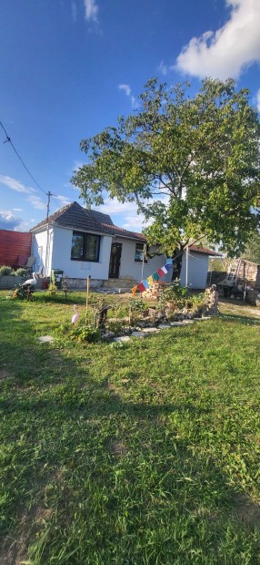 Elad� csal�di h�z, Tatab�nya