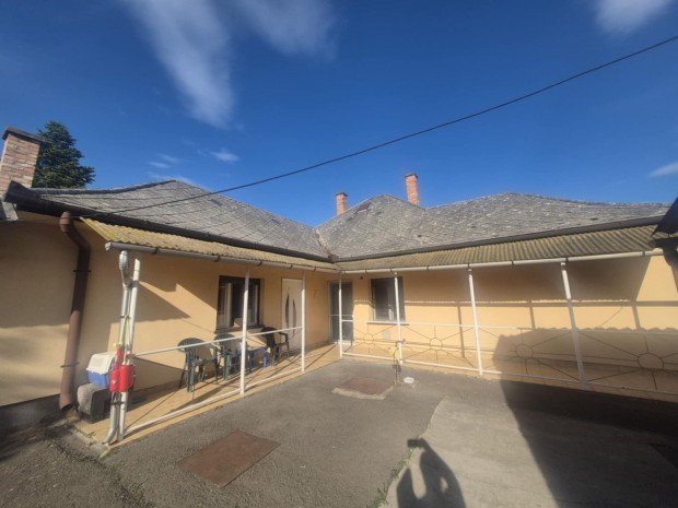 Elad� csal�di h�z, Visonta