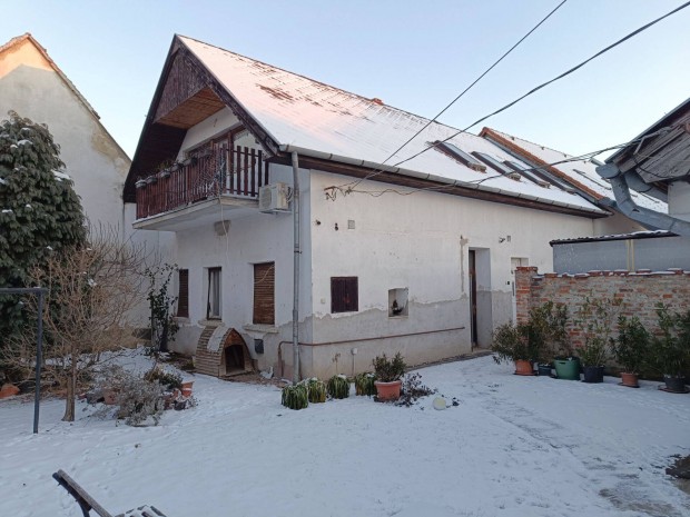 Elad� csal�di h�z - K�szeg