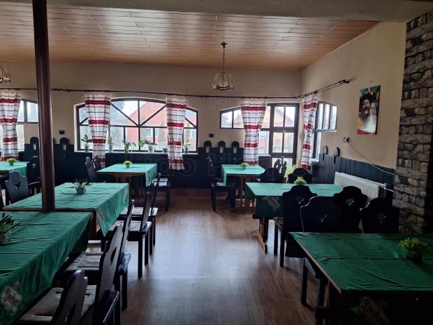 Elad� csal�di h�z - �tterem Nagyberkiben