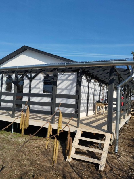 Elad� csal�di h�z / ingatlan Ny�regyh�za