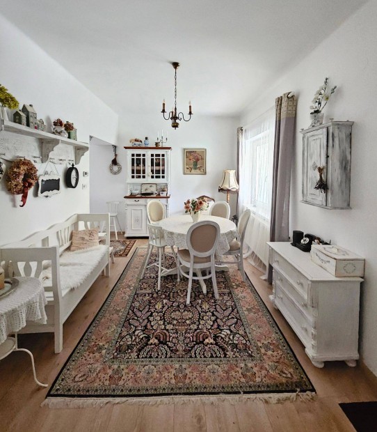 Elad� csal�di h�z a Bakony l�b�n�l (Ak�r plusz telekkel!)