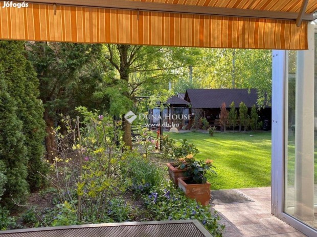 Elad� csal�di h�z a Nyulason