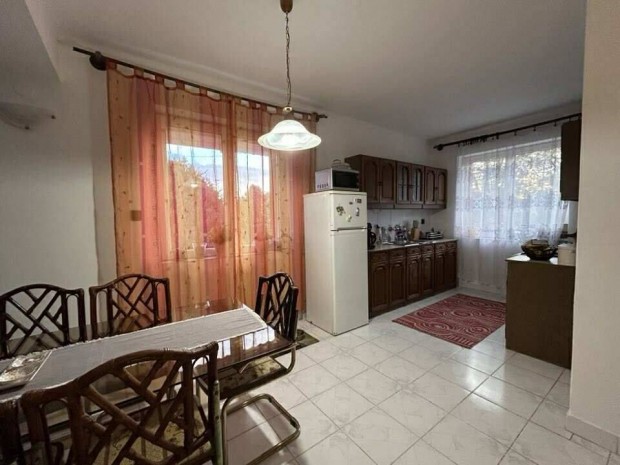 Elad� csal�di h�z a kertv�ros csendes r�sz�n! 12842