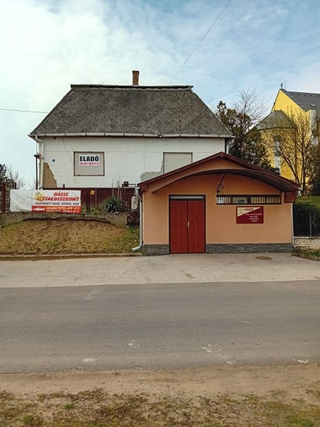 Elad� csal�di h�z boltal!