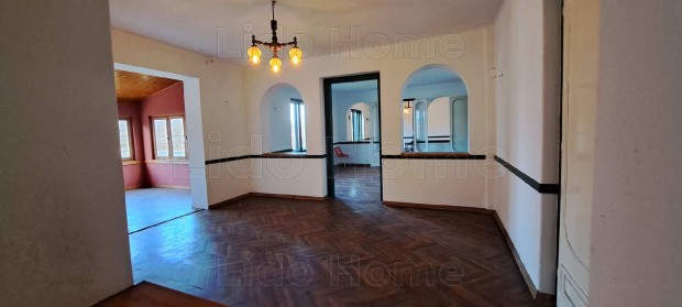 Elad� csal�di h�z �s �zlethelyis�g Balatonszemesen