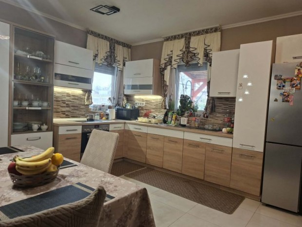 Elad� csal�di h�z kispostav�lgyben