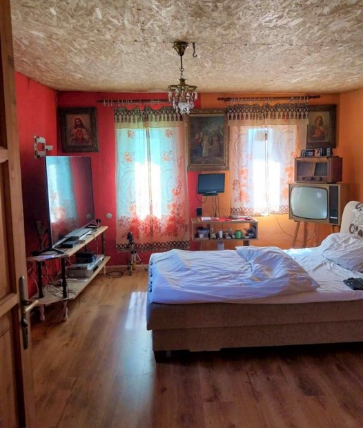 Elad� csal�dih�z Birj�nban!