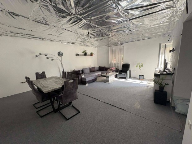 Elad� csal�dih�z Cegl�den