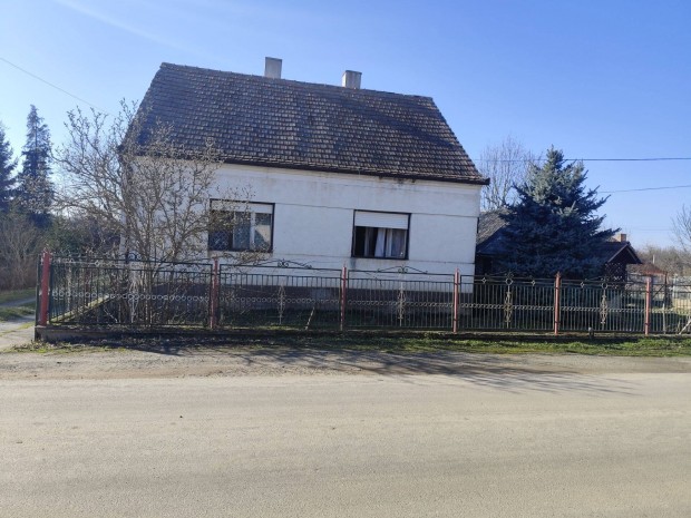 Elad� csal�dih�z Iv�ncon