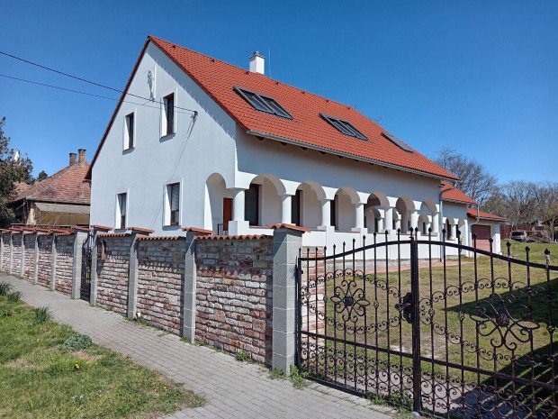 Eladó családiház Németkéren
