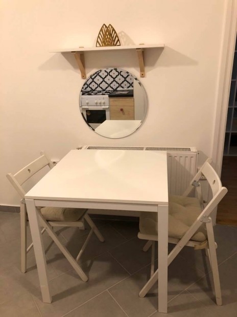 Elad� csendes, fel�j�tott f�ldszinti lak�s V�c sz�v�ben