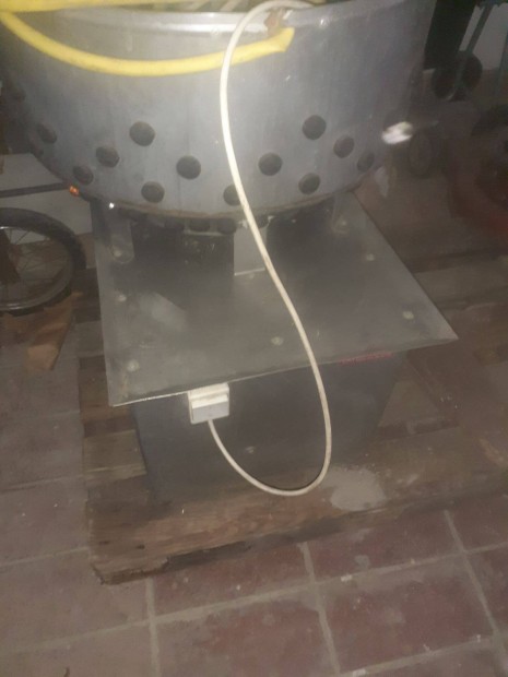 Elad� csirkepuccol� g�p