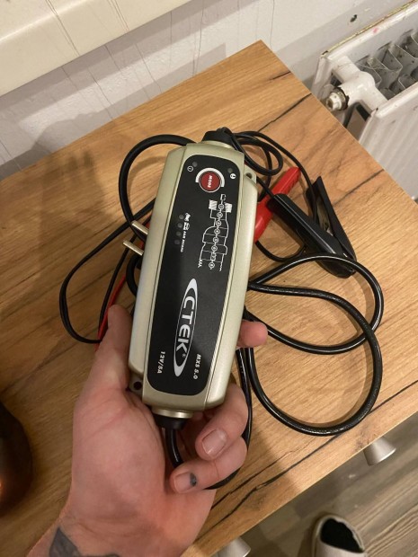 Eladó ctek 5.0 többoldalú akkumulátor töltő!