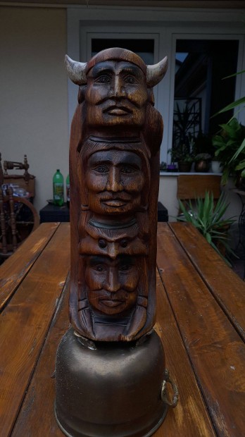 Eladó diófából faragott 3-as Indián "fej" porté, 41 cm. mag