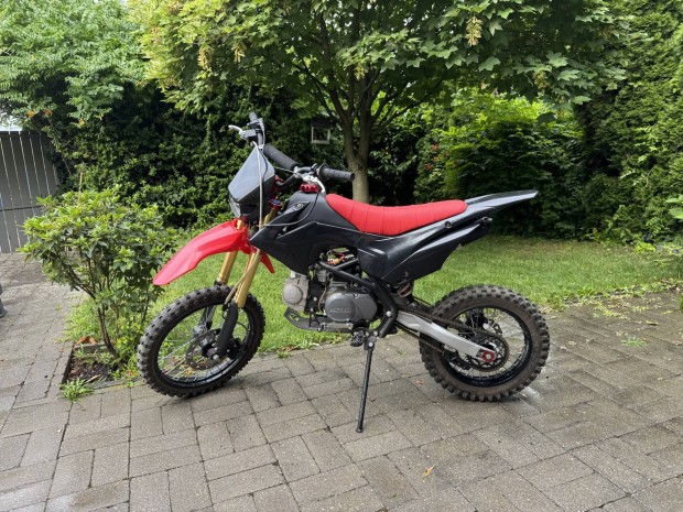 Elad dirt bike