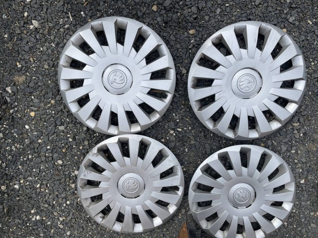 Elad� d�szt�rcsa 