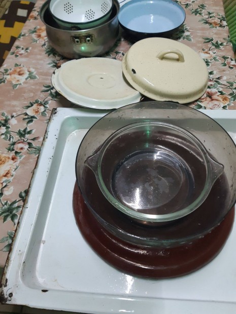 Eladó edények egy ben adom