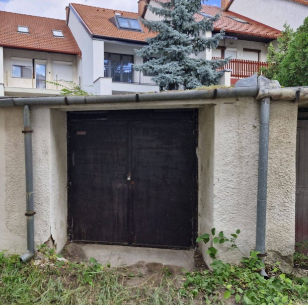 Elad� egy 19 n�gyzetm�teres �n�ll� gar�zs Debrecen-Egyetemv�rosban