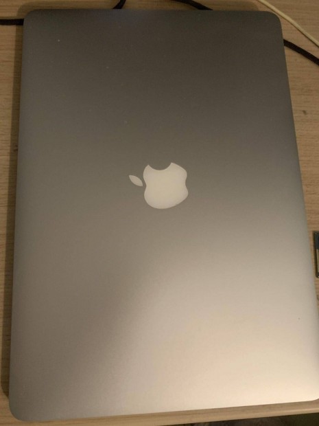 Eladó egy 2017-es Macbook Air