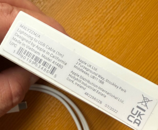 Elad egy 3 hnapos, eredeti Apple Lightning-USB kbel!