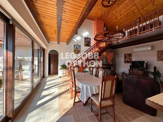 Elad� egy 5 szob�s, 2014-ben �p�lt csal�di h�z Cegl�den