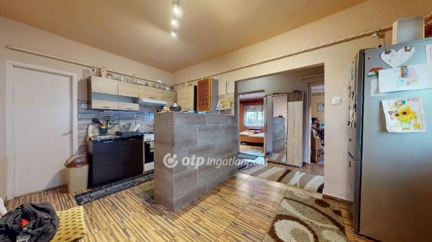 Elad� egy 91 m2-es csal�di h�z Sziksz�!