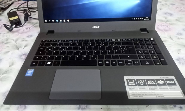 Eladó egy Acer Aspire E 15 tipusú.i3. Kamerás Laptop