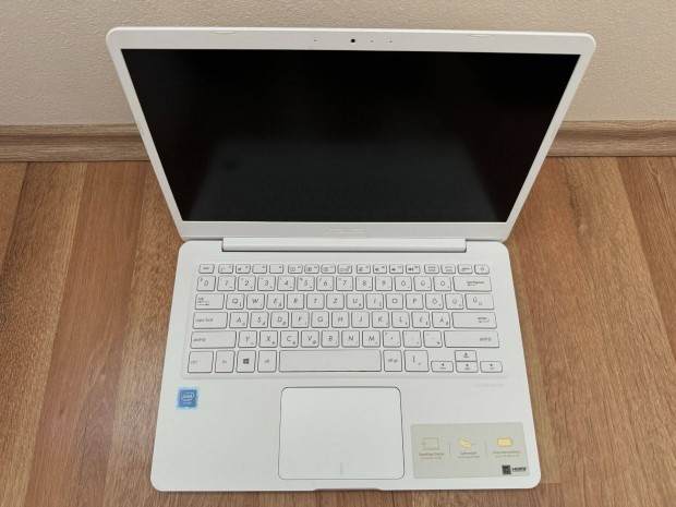 Elad egy Asus E406S laptop (Intel Celeron 4x2,24GHz/4GB/64MMC)