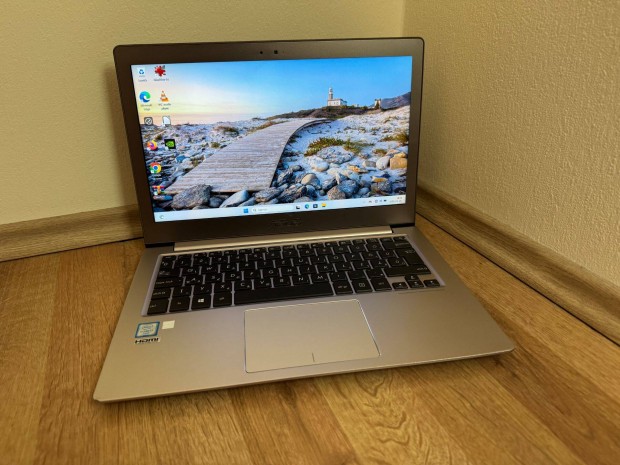 Elad egy Asus Zenbookux303UB laptop(Intel i7 2x3,1GHz/8GB/256SSD/940M