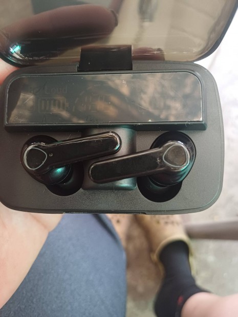 Eladó egy Bluetooth fülhallgató