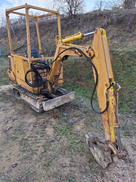 Elad egy C19-es JCB mini excavator