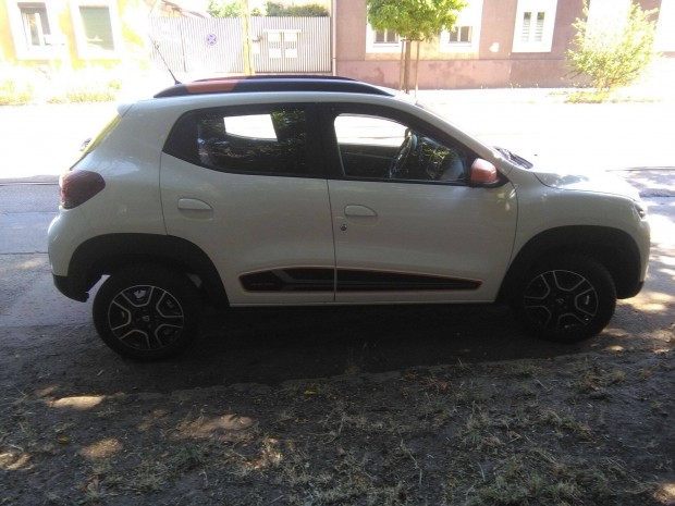Elad egy Dacia Spring
