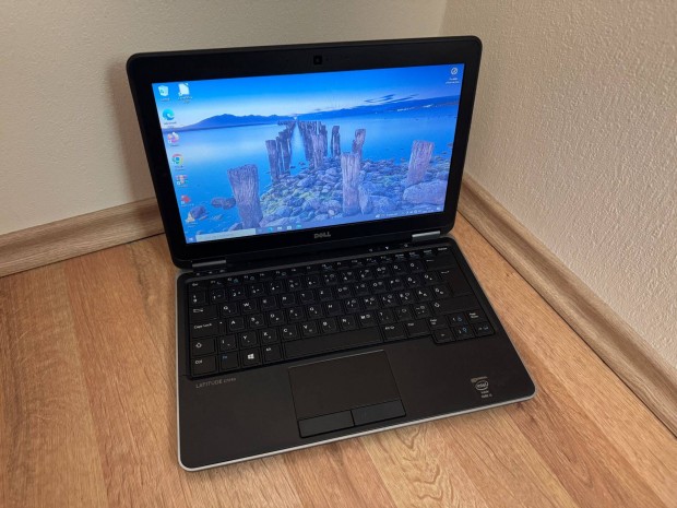 Elad egy Dell Latitude E7240 laptop (Intel i5 2x2,9GHz/8GB/256SSD)