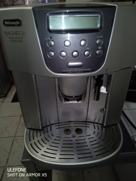 Elad egy Delonghi Magnifica Pronto Cappuccino automata kvgp