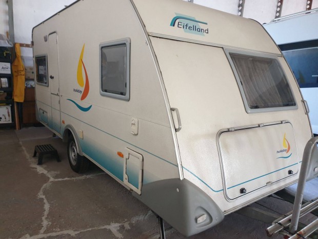 Elad� egy Eifelland Holiday 465TF lak�kocsi
