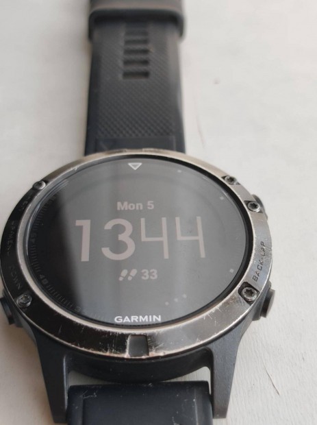 Eladó egy Garmin Fénix 5 multisport óra