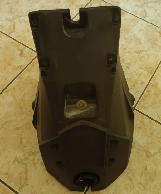 Elad egy Generic Trigger benzintank