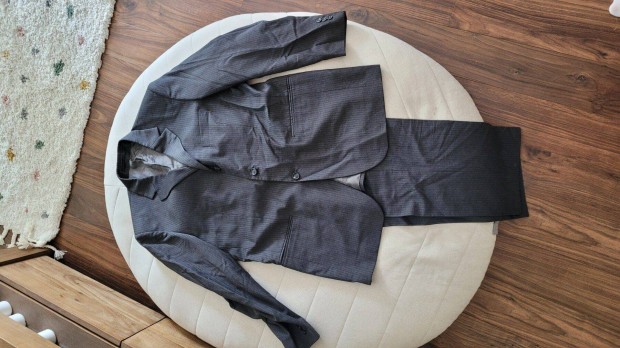 Elado egy Griff Gentlemen's L-es méretű férfi öltöny