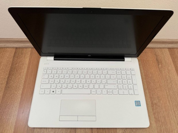 Elad egy HP 15-bs014nh laptop (Intel i5 2x3,1GHz/8GB/128SSD+500HDD)