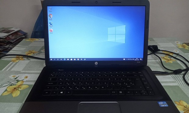 Elad egy HP 250 tipus laptop.Wi-Fi, Webkamera, Magyar bill.SSD