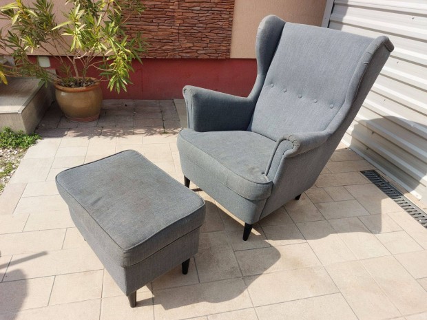 Eladó egy IKEA Strandmon fotel+lábtartó. Burot jó állapotú, minimális