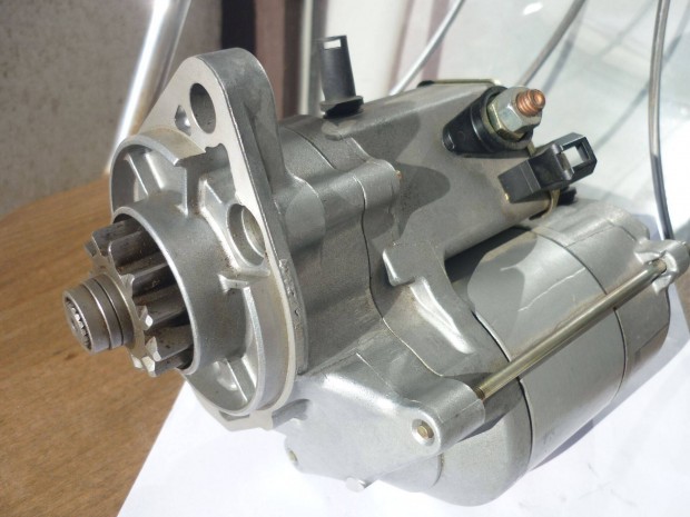 Elad� egy Kubota �nind�t�