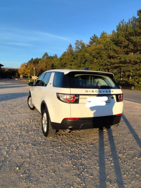 Elad egy Land Rover Discovery sport