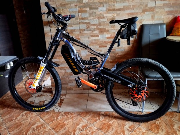 Elado egy Lapierre supreme6 Dh E bike