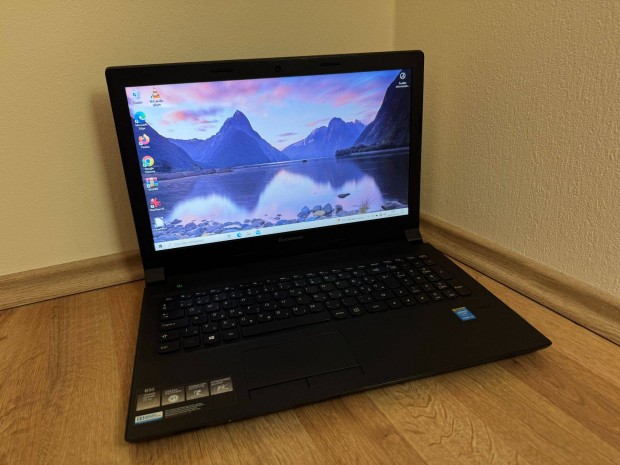 Elad egy Lenovo B50-80 laptop (Intel i3 2x2,0GHz/8GB/256SSD)