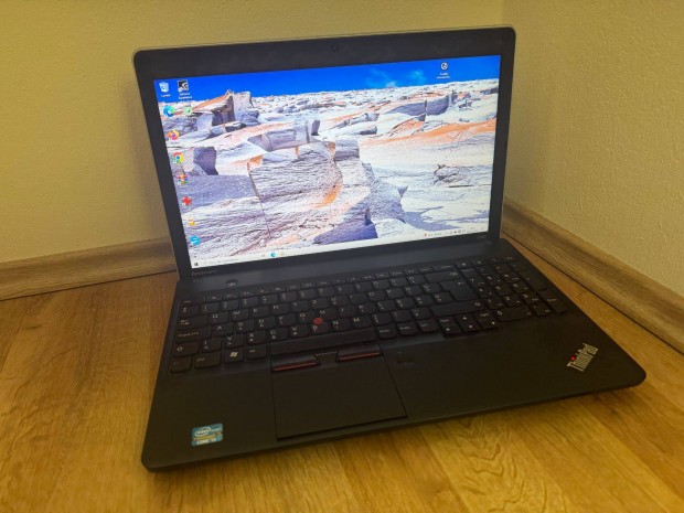 Eladó egy Lenovo E530 laptop (Intel i5 2x3,1GHz/8GB/120SSD/GT630M)
