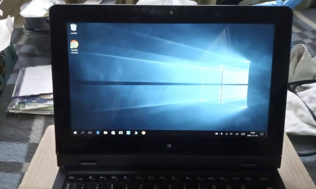 Elad egy Lenovo Thinkpad Helix 2 az 1-ben Tablet s Laptop