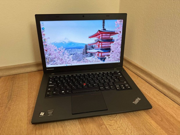 Elad egy Lenovo Thinkpad T440 laptop (Intel i5 2x2,9GHz/8GB/256SSD)