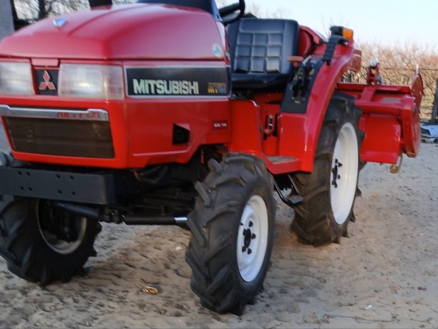 Elad� egy Mitsubishi Mt165